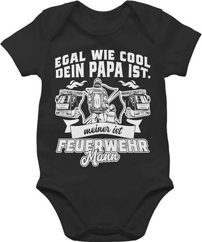 Baby Body Junge Mädchen - Egal wie cool dein Papa ist meiner ist Feuerwehr Mann - 1/3 Monate - Schwarz - baby+feuerwehr+strampler feuerwehrmann vatertag bodys outfit feuerwehrgeschenkartikel mein von Shirtracer