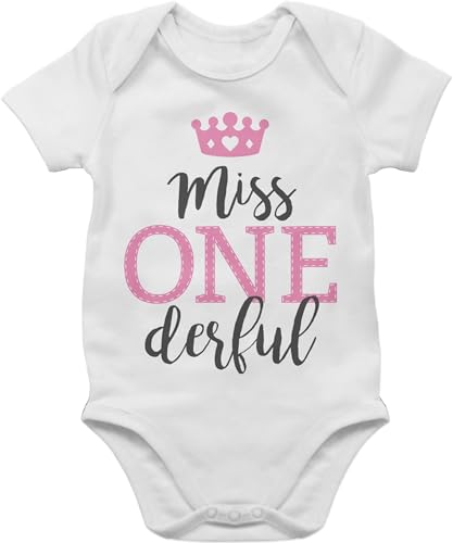 Baby Body Junge Mädchen - 1. Geburtstag - Miss One Derful - 12/18 Monate - Weiß - erster maedchen outfit geburtstagsbody 1 jahr einjährige onederful strampler first birthday outfits 1geburtstag von Shirtracer