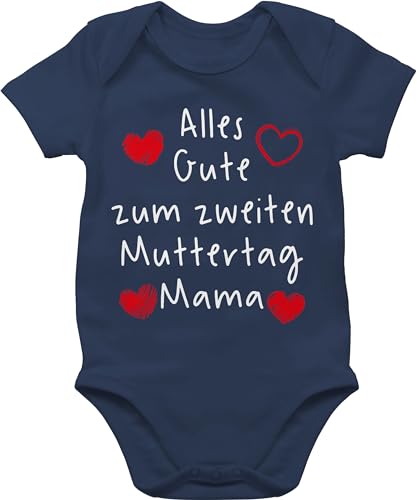 Shirtracer Baby Body Junge Mädchen - Alles Gute zum zweiten Muttertag Handschrift weiß - 12/18 Monate - Navy Blau - besondere geschenke für mama muttertagsgeschenk klein schöne muttertagsgeschenke von Shirtracer