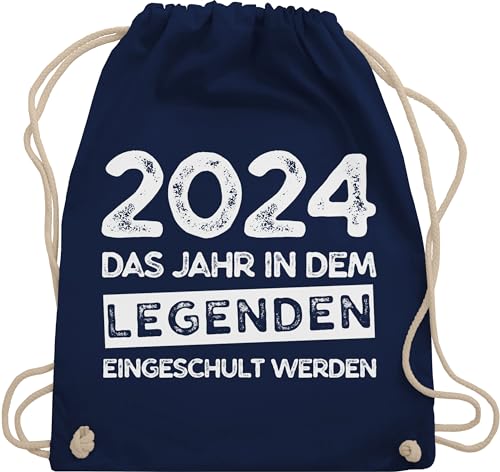 Shirtracer Turnbeutel Rucksack - Schulanfang & Einschulung Geschenk - 2024 Das Jahr in dem Legenden eingeschult werden - Unisize - Navy Blau - geschenke für schulanfänger schulkind kind 1 schultag von Shirtracer