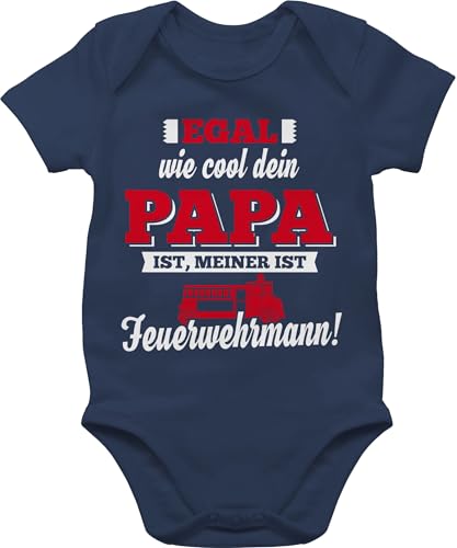 Baby Body Junge Mädchen - Sprüche - Mein Papa Feuerwehrmann - 3/6 Monate - Navy Blau - babykleidung feuerwehr babymode witzig spruch dad bodys feuerwehrstrampler strampler mit lustigen sprüchen von Shirtracer