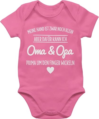 Baby Body Junge Mädchen - Sprüche - Oma und Opa um den Finger wickeln Großeltern - 1/3 Monate - Pink - babygeschenk babymode witzig spruch omas strampler geschenk geburt babygeschenke spruche von Shirtracer