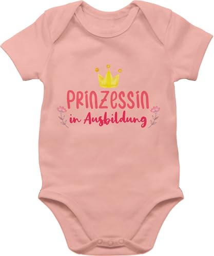 Baby Body Junge Mädchen - Sprüche - Prinzessin in Ausbildung - 3/6 Monate - Babyrosa - geschenke zur geburt babymode witzig spruch princess bodys sachen für babys mit babygeschenk spruche von Shirtracer