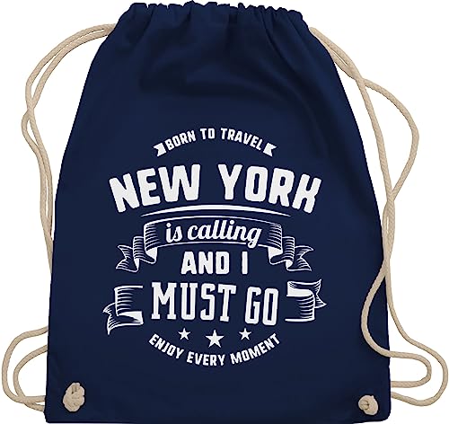 Turnbeutel Rucksack - Stadt und City Outfit - New York is calling and I must go Weiß - Unisize - Navy Blau - sport beutel gym bag stofftasche turnsackerl rucksäcke baumwolle kordel stoff baumwoll von Shirtracer