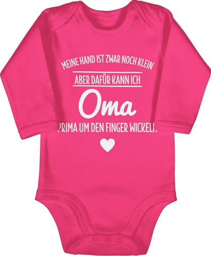 Baby Body langarm Mädchen Junge - Sprüche - Oma um den Finger wickeln - 3/6 Monate - Fuchsia - babygeschenke spruch omi strampler babygeschenk spruche omas babybody baby-geschenke sprüchen von Shirtracer