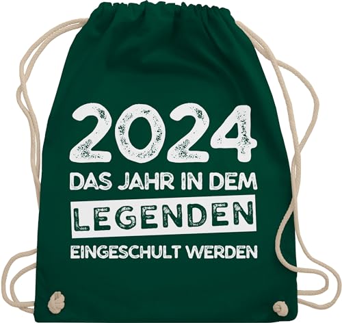 Turnbeutel Rucksack - Schulanfang & Einschulung Geschenk - 2024 Das Jahr in dem Legenden eingeschult werden - Unisize - Dunkelgrün - gymsack gastgeschenke schule beuteltasche geschenke mädchen von Shirtracer