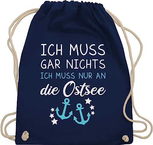 Shirtracer Turnbeutel Rucksack - Sprüche Statement - Ich muss gar nichts ich muss nur an die Ostsee - Maritime Ostsee Geschenkideen - Unisize - Navy Blau - baumwolle beutel stoffturnbeutel rucksäcke von Shirtracer