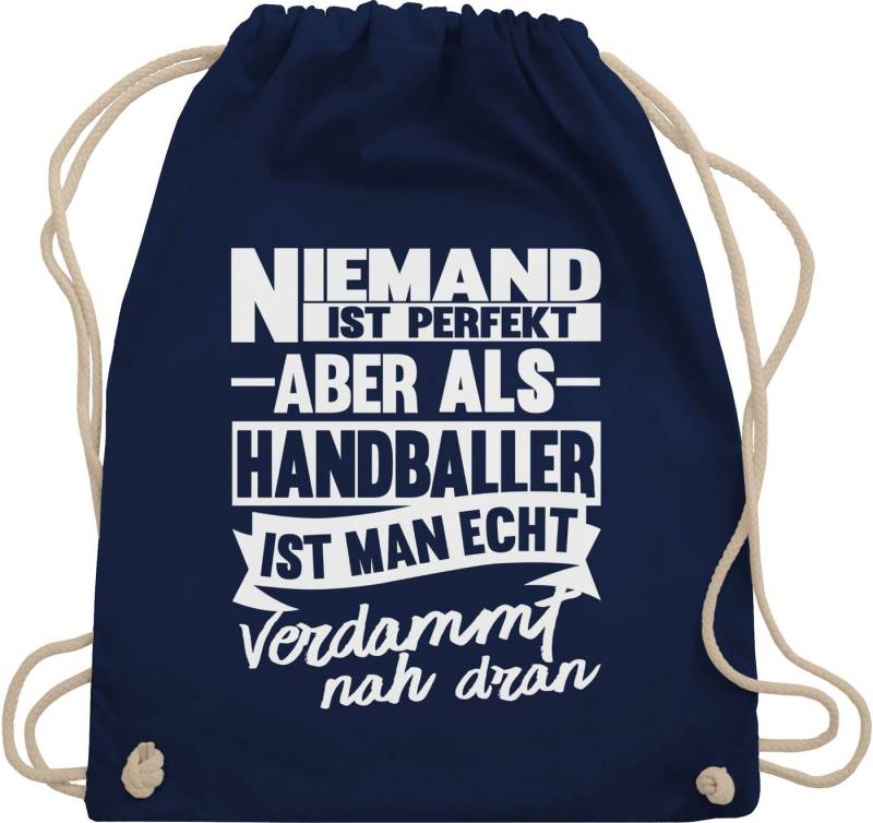 Shirtracer Turnbeutel Niemand ist perfekt aber als Handballer ist man echt verdammt nah dran, Handball EM 2026 Trikot Ersatz von Shirtracer
