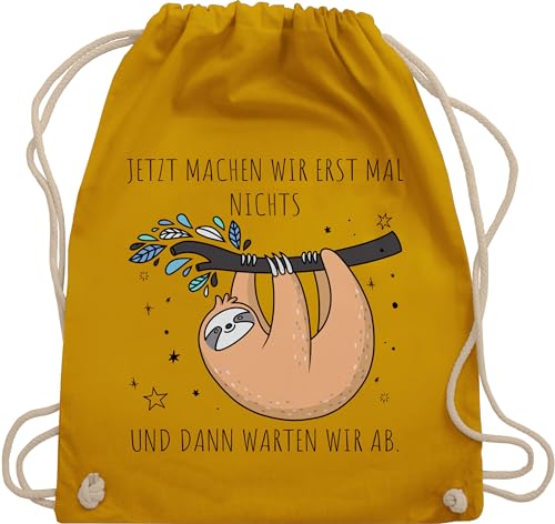 Turnbeutel Rucksack - Taschen - Jetzt machen wir erst mal nichts und dann warten wir ab Faultier I Geschenk Faultier Fan I Homeoffice Büro Spruch Kollegen - Unisize - Senfgelb - sprüche sloth von Shirtracer