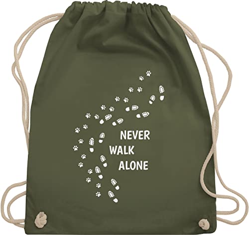 Turnbeutel Rucksack - Geschenk für Hundebesitzer - Never walk alone Pfotenabdrücke - Unisize - Olivgrün - taschen hunde sprüche tasche mit kordelzug hundespruechen stofftasche hundegeschenke von Shirtracer