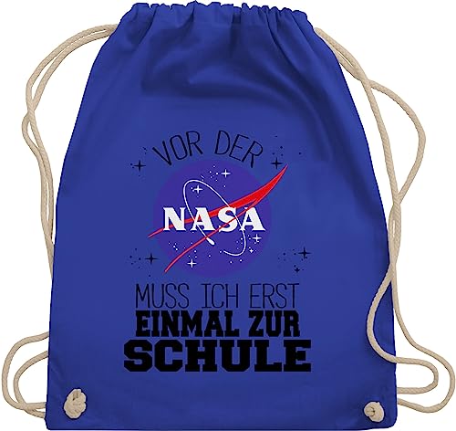 Shirtracer Turnbeutel Rucksack - Schulanfang & Einschulung Geschenk - Vor der Nasa muss ich erst einmal zur Schule schwarz - Unisize - Royalblau einschulung-schulanfang schulanfänger weltraum Shirtracer Turnbeutel Rucksack - Schulanfang & Einschulung Geschenk - Vor der Nasa muss ich erst einmal zur Schule schwarz - Unisize - Royalblau einschulung-schulanfang schulanfänger weltraum von Shirtracer