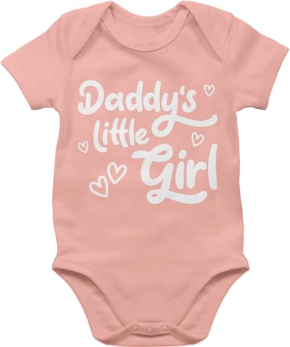 Shirtracer Baby Body Junge Mädchen - Geschenk zum Vatertag - Daddy's little Girl süß weiß - 1/3 Monate - Babyrosa - vatertagsbody papatagsgeschenk tochter bodys dad baby-kleidung vatertagsgeschenk Shirtracer Baby Body Junge Mädchen - Geschenk zum Vatertag - Daddy's little Girl süß weiß - 1/3 Monate - Babyrosa - vatertagsbody papatagsgeschenk tochter bodys dad baby-kleidung vatertagsgeschenk von Shirtracer