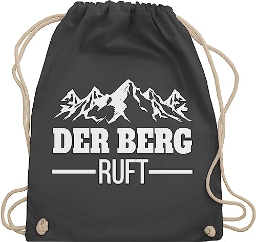 Turnbeutel Rucksack - Skiurlaub Apres Ski - Der Berg ruft - Unisize - Dunkelgrau - skirucksäcke kinderturnbeutel skifahrer ruf stoffbeutel wanderrucksack skioutfit berge rucksäcke von Shirtracer