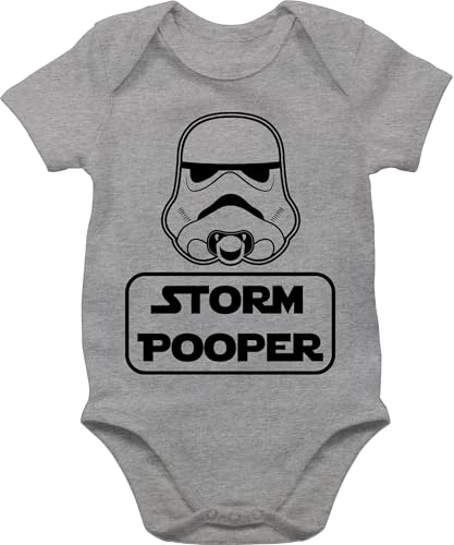 Baby Body Junge Mädchen - Sprüche - Storm Pooper - 1/3 Monate - Grau meliert - strampler nerds babymode witzig spruch pups bodys babykleidung lustig babybody mit sprüchen spruche babybodys von Shirtracer