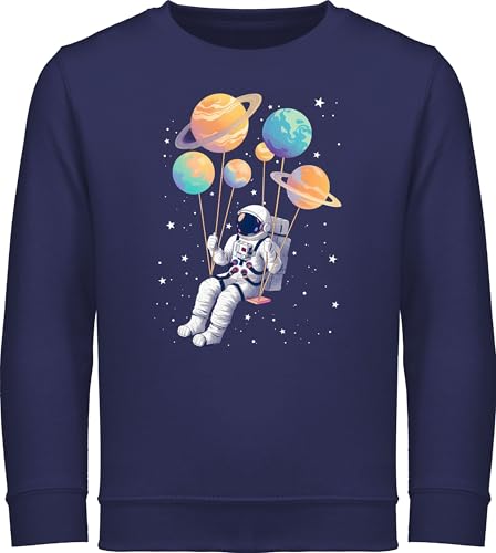 Sweatshirt Kinder Pullover für Jungen Mädchen - Astronaut Planet Schaukel Sonnensystem I Universum Planeten Space Schaukel Weltall I Himmelskörper Galaxy I Astronauten Kostüm Raumfahrer - 128 (7/8 von Shirtracer