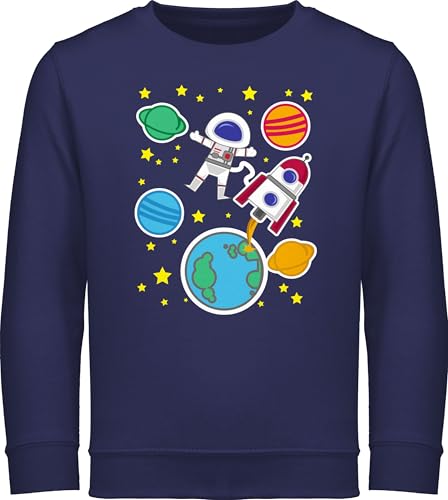 Sweatshirt Kinder Pullover für Jungen Mädchen - Bunt gemischt - Weltall mit Astronaut - 116 (5/6 Jahre) - Navy Blau - planeten stern reitpullover rakete kinderpullover raketen pulli planets von Shirtracer