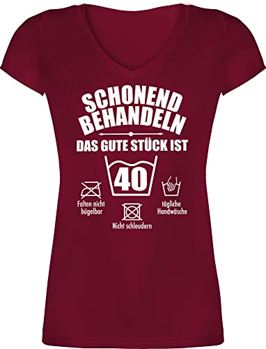 T-Shirt Damen V Ausschnitt - 40. Geburtstag - Schonend behandeln das Gute Stück ist vierzig - weiß - M - Bordeauxrot - Shirts Frauen 40 Geburtstagskind Shirt 40er t zum für 40-er Tshirt 40iger von Shirtracer