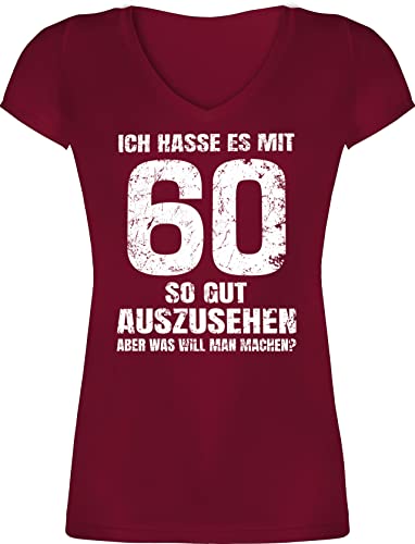 T-Shirt Damen V Ausschnitt - 60. Geburtstag - Ich Hasse es mit sechzig so gut auszusehen Aber was Will Man Machen? weiß - M - Bordeauxrot - überraschung zum 60 Jahre sechzigsten Geschenke 60.Ten von Shirtracer