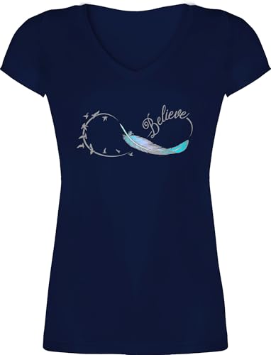 T-Shirt Damen V Ausschnitt - Hipster - Believe Feder Schwalben Unendlichkeitszeichen Bunt - XS - Dunkelblau - Federn Shirt Feather Shirts Tshirt Tshirts Kurzarm Oberteil schirts mit Oberteile t T-Shirt Damen V Ausschnitt - Hipster - Believe Feder Schwalben Unendlichkeitszeichen Bunt - XS - Dunkelblau - Federn Shirt Feather Shirts Tshirt Tshirts Kurzarm Oberteil schirts mit Oberteile t von Shirtracer