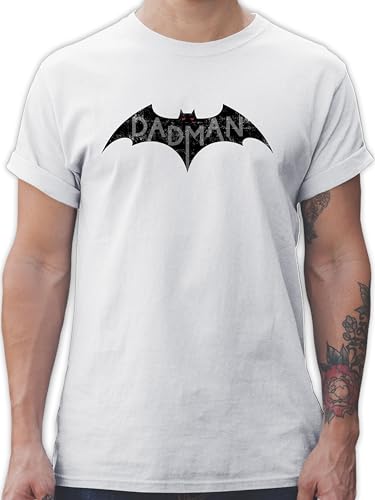 T-Shirt Herren - Dadman - Papatagsgeschenk | Geschenk für Papa | Vatertag | Vatertagsgeschenk Kinder | Weihnachts-Geschenk Papa - L - Weiß - Vatertagsgeschenke Vater Shirt Himmelfahrt Tshirt T-Shirt Herren - Dadman - Papatagsgeschenk | Geschenk für Papa | Vatertag | Vatertagsgeschenk Kinder | Weihnachts-Geschenk Papa - L - Weiß - Vatertagsgeschenke Vater Shirt Himmelfahrt Tshirt von Shirtracer