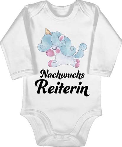 Baby Body langarm Mädchen Junge - Pferde - Nachwuchsreiterin - 3/6 Monate - Weiß - reit sachen einteiler fã¼r baby-jungen pferd babystrampler jungen pferd, babykleidung reitersache bodies von Shirtracer