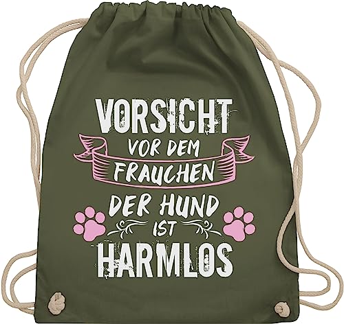 Turnbeutel Rucksack - Geschenk für Hundebesitzer - Vorsicht vor dem Frauchen der Hund ist harmlos - Grunge/Vintage - Weiß - Unisize - Olivgrün - hundeliebhaber achtung juterucksack hundefreunde von Shirtracer