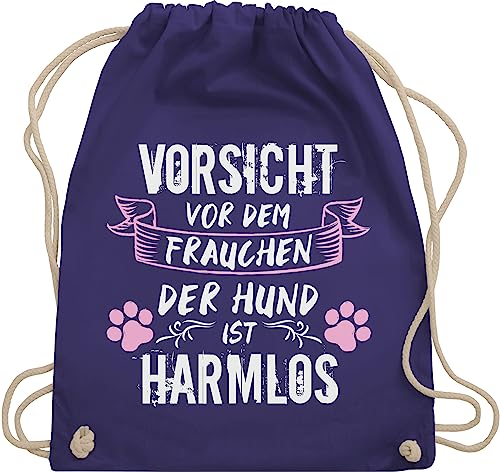 Turnbeutel Rucksack - Geschenk für Hundebesitzer - Vorsicht vor dem Frauchen der Hund ist harmlos - Grunge/Vintage - Weiß - Unisize - Lila - hundefans hunde juterucksäcke liebhaber haustierhoodie von Shirtracer