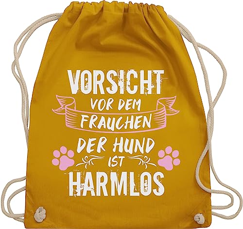 Turnbeutel Rucksack - Geschenk für Hundebesitzer - Vorsicht vor dem Frauchen der Hund ist harmlos - Grunge/Vintage - Weiß - Unisize - Senfgelb - hundeliebhaber vorsichtig beutel baumwolle von Shirtracer