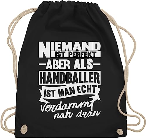 Shirtracer Turnbeutel Rucksack - Handball WM 2023 Trikot Ersatz - Niemand ist perfekt aber als Handballer ist man echt verdammt nah dran - Unisize - Schwarz - handballbeutel hanball handball-tshirt Shirtracer Turnbeutel Rucksack - Handball WM 2023 Trikot Ersatz - Niemand ist perfekt aber als Handballer ist man echt verdammt nah dran - Unisize - Schwarz - handballbeutel hanball handball-tshirt von Shirtracer
