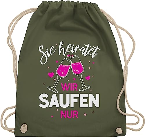 Turnbeutel Rucksack - JGA Junggesellenabschied Frauen - Sie heiratet - Wir saufen nur - Unisize - Olivgrün - jungegesselenabschied frau rucksaecke utensilien junggesellinnenabschied gym bag von Shirtracer