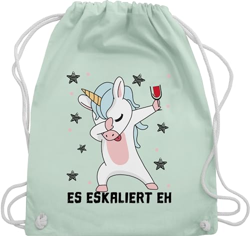 Shirtracer Turnbeutel Rucksack - Party & Alkohol Damen - Es eskaliert eh Einhorn mit Weinglas - Unisize - Pastell Grün - sportbeutel baumwolle sprüche backpack bag baumwollrucksack stoffturnbeutel von Shirtracer