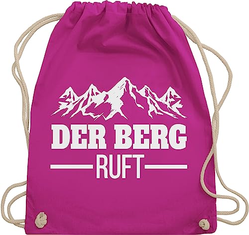 Turnbeutel Rucksack - Skiurlaub Apres Ski - Der Berg ruft - Unisize - Fuchsia - geschenke für wanderer apre hiking stoffbeutel kordelzug bergliebhaber après wander baumwollrucksack frauen von Shirtracer