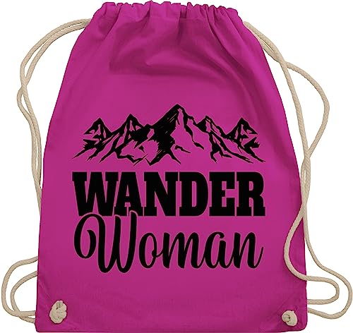 Shirtracer Turnbeutel Rucksack - Wander Woman - Geschenk für Wanderin - Unisize - Fuchsia - gym bag ich geh wandern beutel stoff mit bergen frauen turnsack wanderfreunde stofftasche damen rucksaecke von Shirtracer