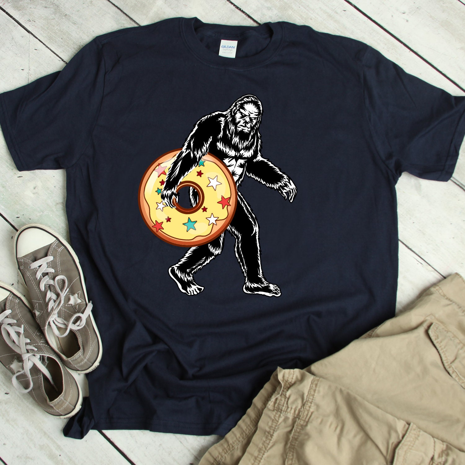 Bigfoot Shirt Lustiges Donut Sasquatch Tshirt Liebhaber Geschenk Mit von ShirtsandGifts
