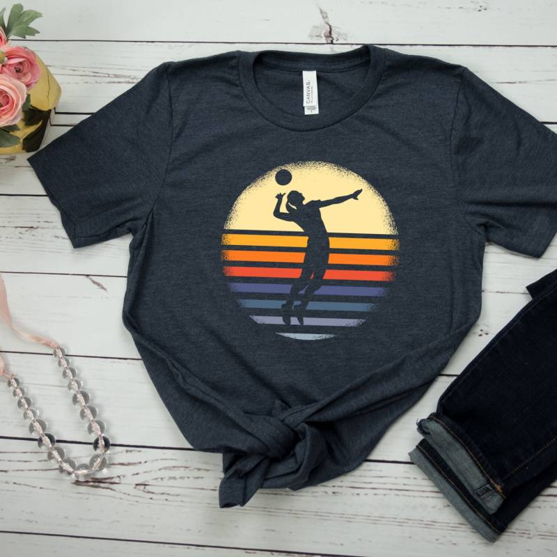 Frauen-Volleyball-Hemd-Retro-Volleyball-T-Shirt Weinlese-Volleyball-T-Shirt Für Frauen-Volleyball-Spieler-Geschenk von ShirtsandGifts