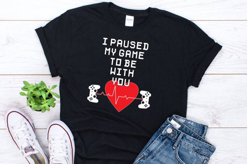 Gaming Valentine Geschenk Lustiges Valentinstag Shirt Für Gamer Tshirt Humor Ich Habe Mein Spiel Angehalten, Um Mit Dir Zu Sein von ShirtsandGifts