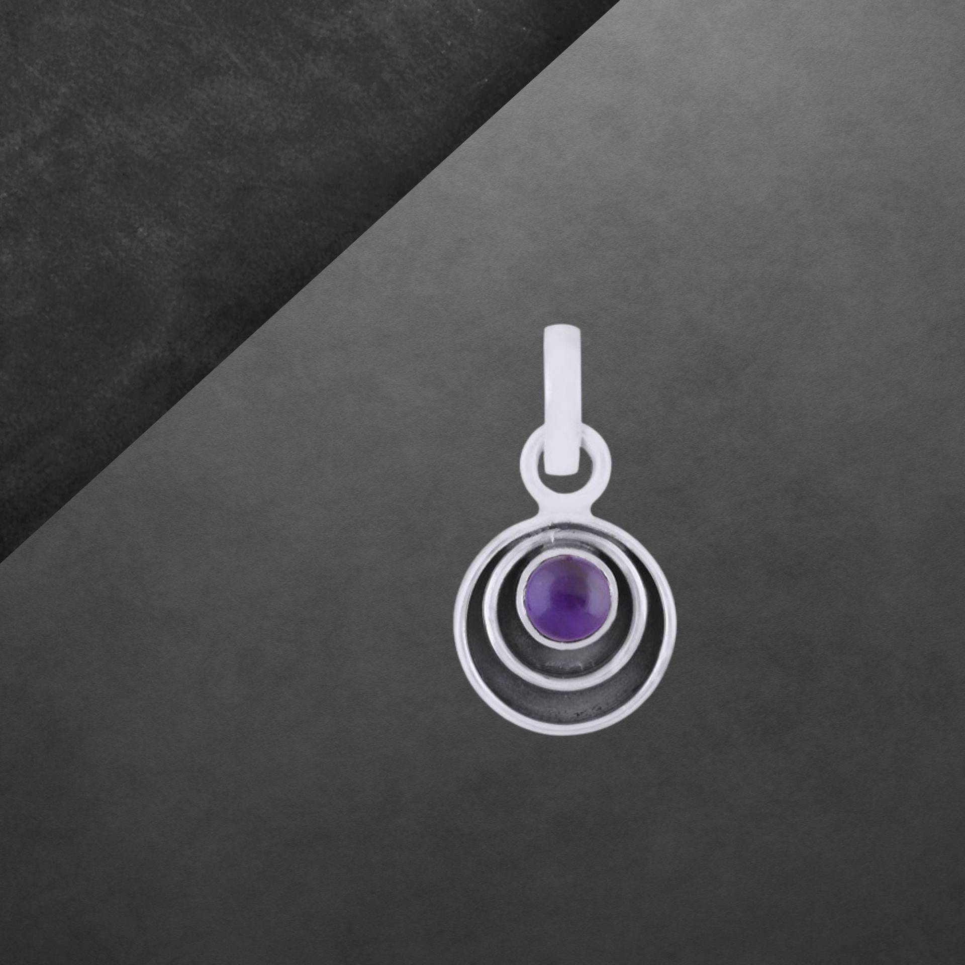 Amethyst Anhänger Mit 925 Sterling Silber, Geschwärzt, Runder Cabochon, Klein, Neu 17A Amethyst Anhänger Mit 925 Sterling Silber, Geschwärzt, Runder Cabochon, Klein, Neu 17A von ShivasSilver