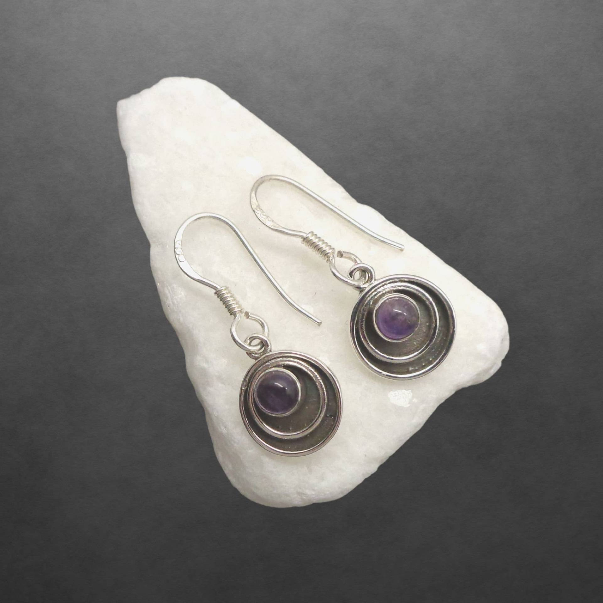 Amethyst Ohrringe Aus Silber Klein Sterlingsilber Muttertaggeschenk, Weihnachtsgeschenk, Geburtstagsgeschenk, Geschenk Für Frauen Mädchen von ShivasSilver