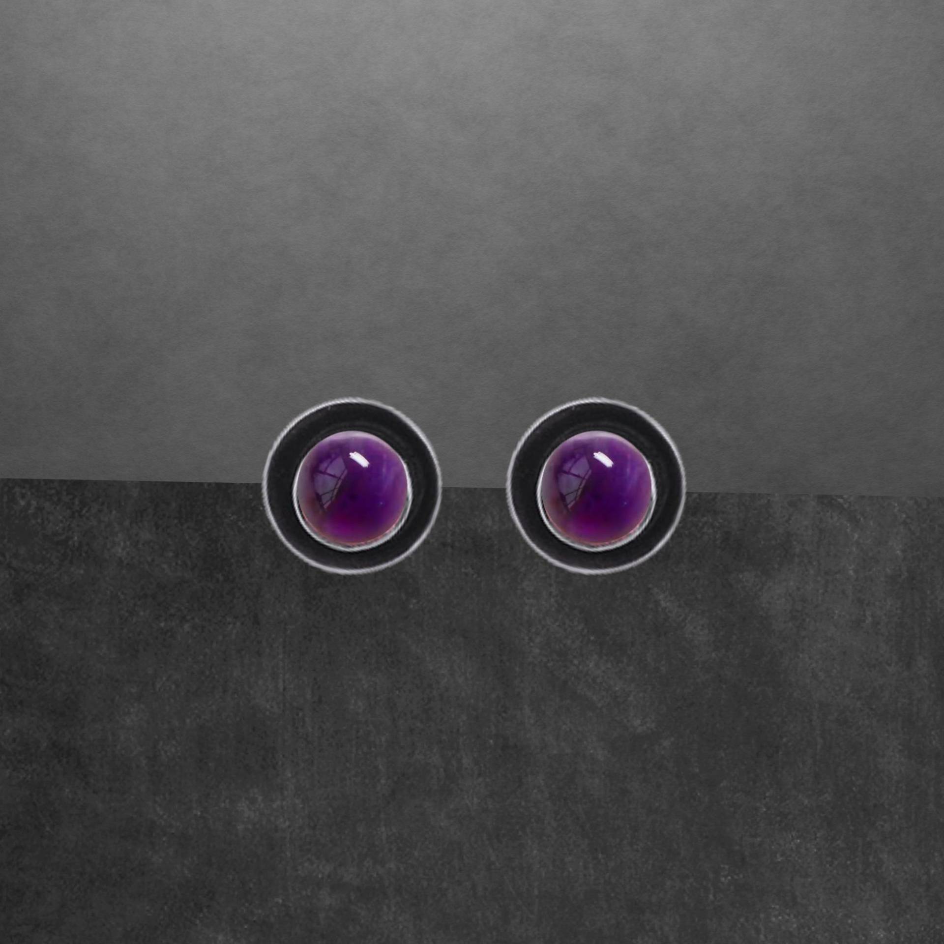 Amethyst Ohrstecker 925 Sterling Silber, Geschwärzt, Runder Cabochon von ShivasSilver