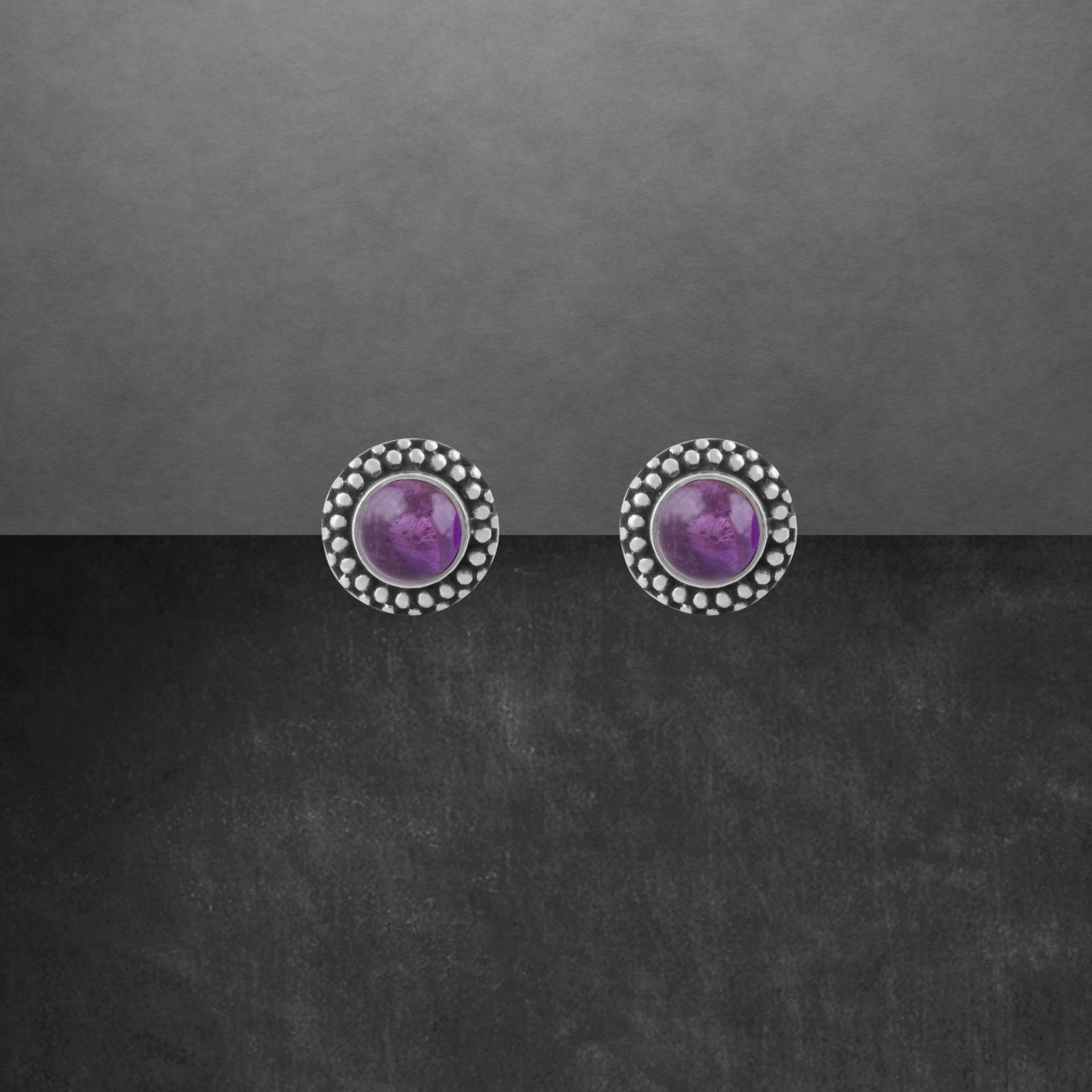 Amethyst Ohrstecker 925 Sterling Silber Geschwärzt, Runder Cabochon von ShivasSilver