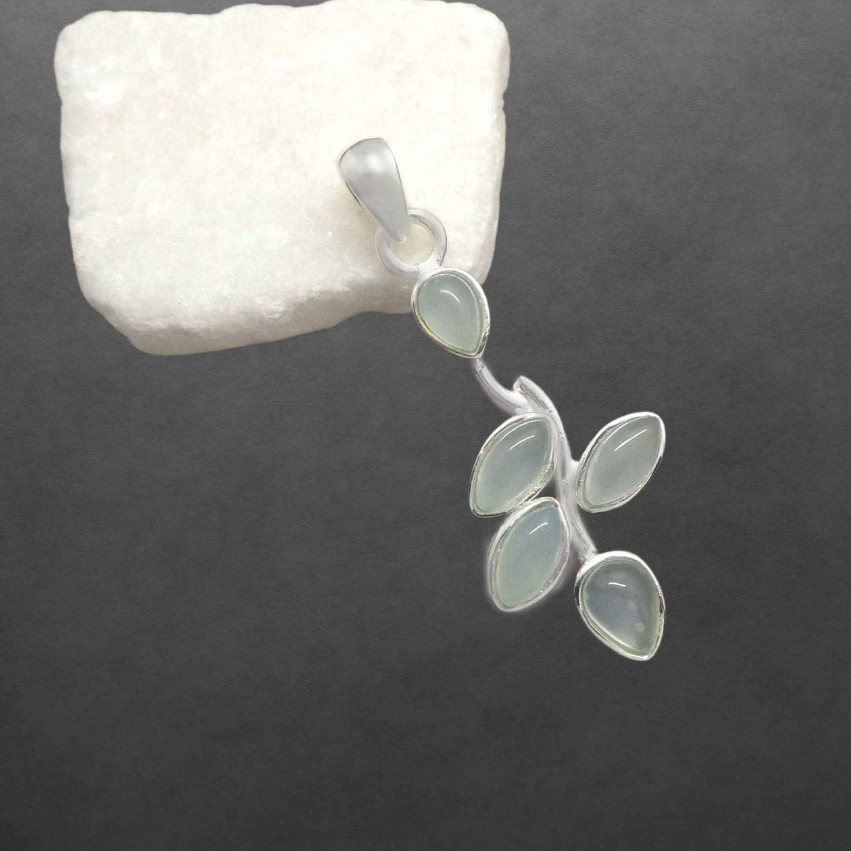 Aqua Chalcedon Blatt Anhänger 925 Sterling Silber Neu Geschenk Für Freundin Frauen, Mädchen, Weihnachtsgeschenk von ShivasSilver