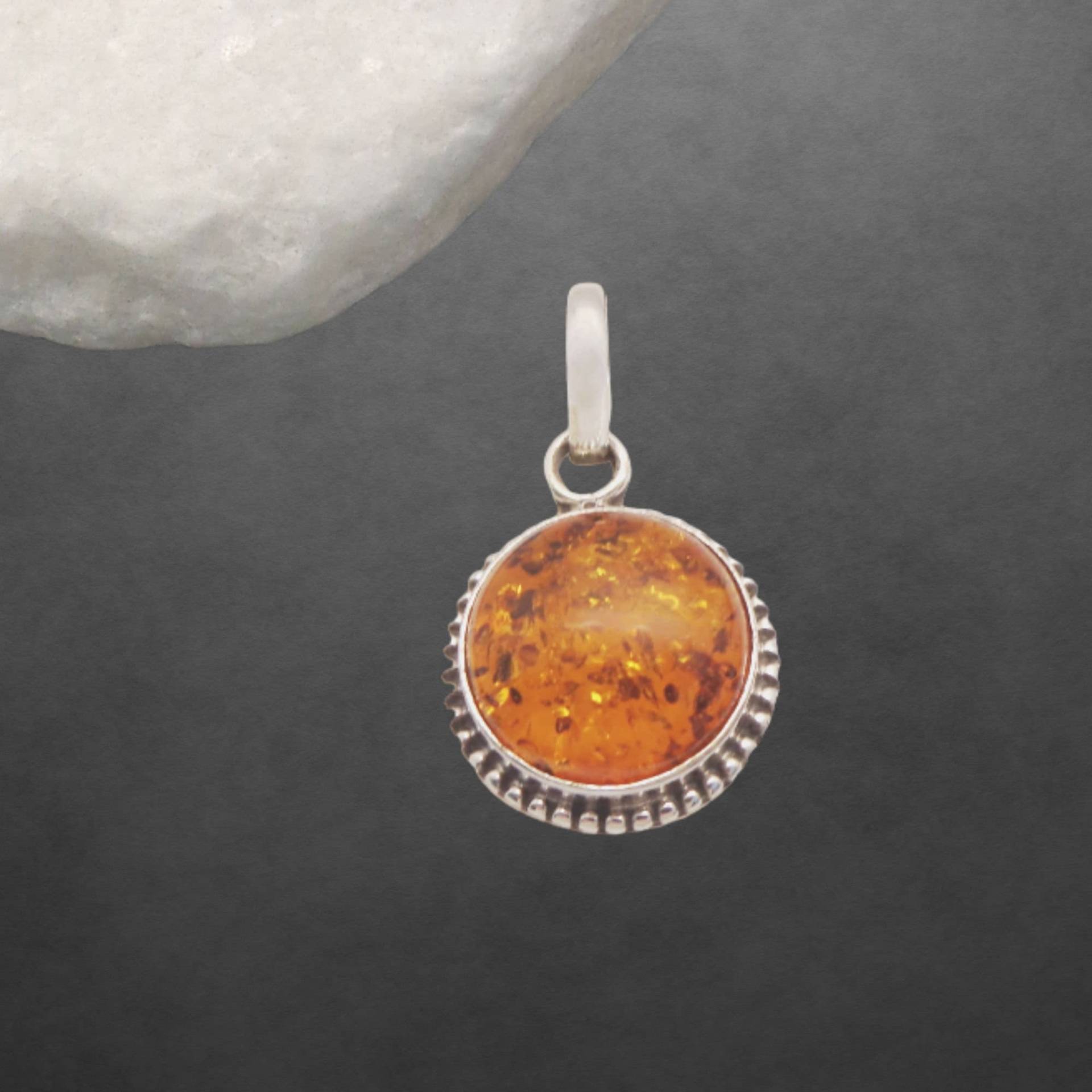Bernstein Anhänger Aus 925 Sterlingsilber, Orange, Stein Behandelt, Silber Geschwärzt 2668 Bernstein Anhänger Aus 925 Sterlingsilber, Orange, Stein Behandelt, Silber Geschwärzt 2668 von ShivasSilver