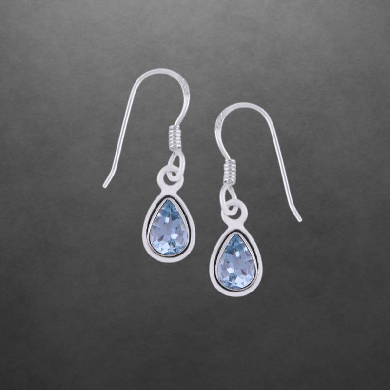 Blautopas Ohrringe 925 Sterling Silber, Zart Geschwärzt, Facettierte Tropfen, 44A von ShivasSilver