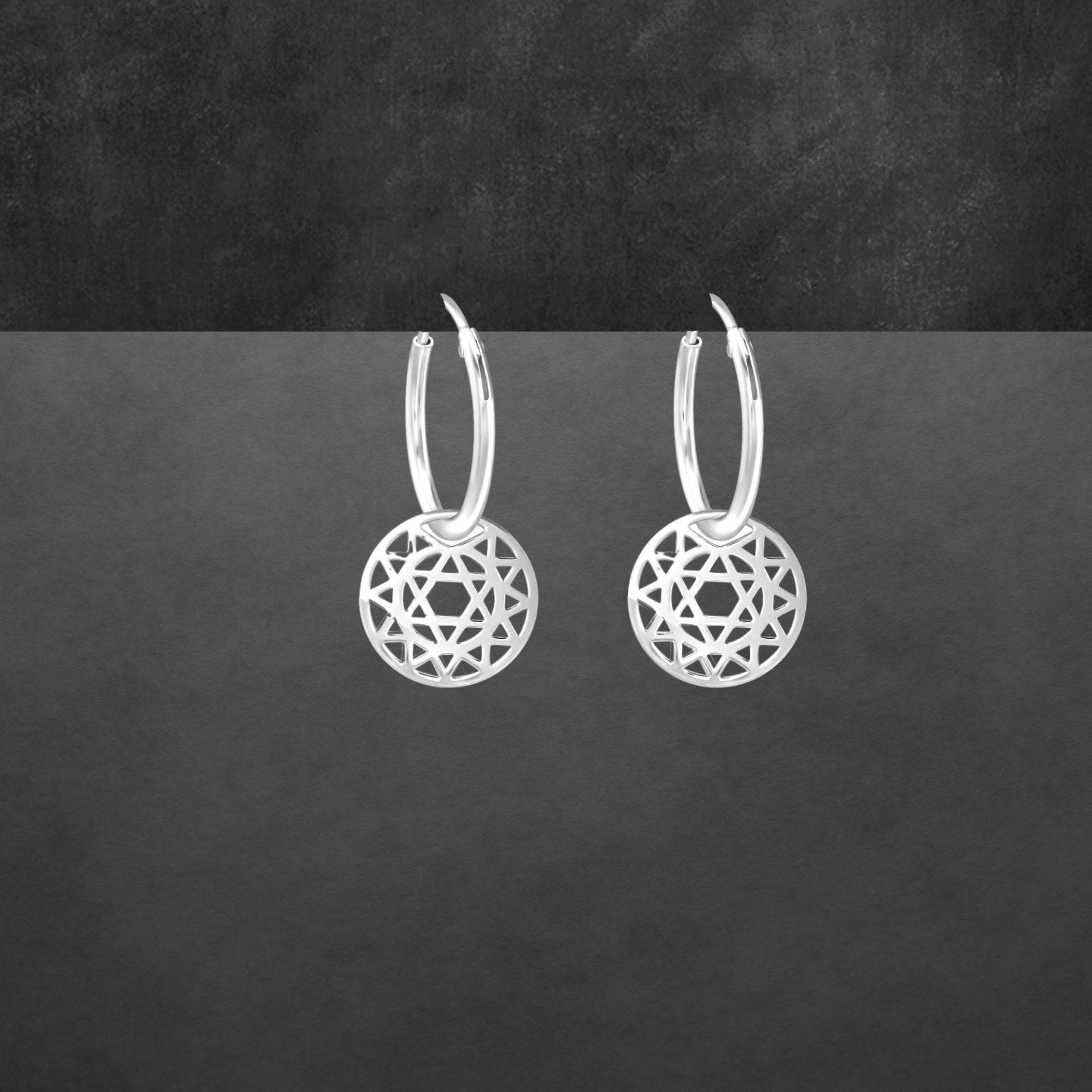 Creolen Ohrringe Aus 925 Sterling Silber Glänzend Und Zierlich Mit Beweglicher Zierde Verschließbar 0906 Creolen Ohrringe Aus 925 Sterling Silber Glänzend Und Zierlich Mit Beweglicher Zierde Verschließbar 0906 von ShivasSilver