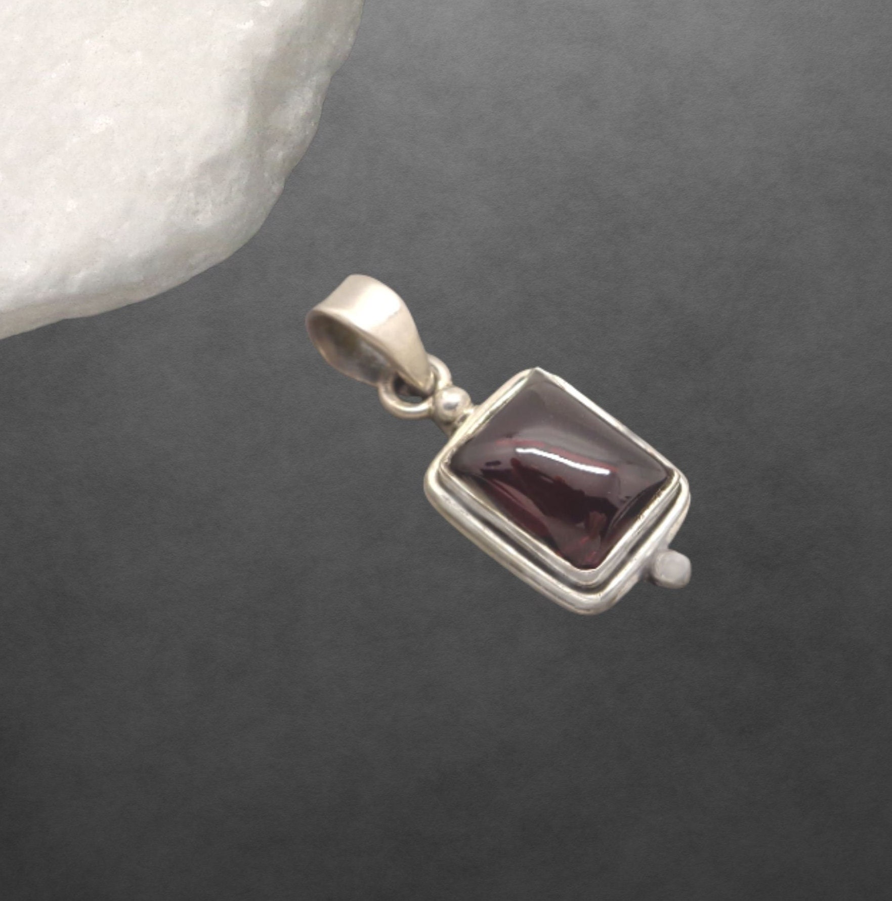Granat Anhänger 925 Sterling Silber Geschwärzt Mit Eckigem Cabochon Neu von ShivasSilver