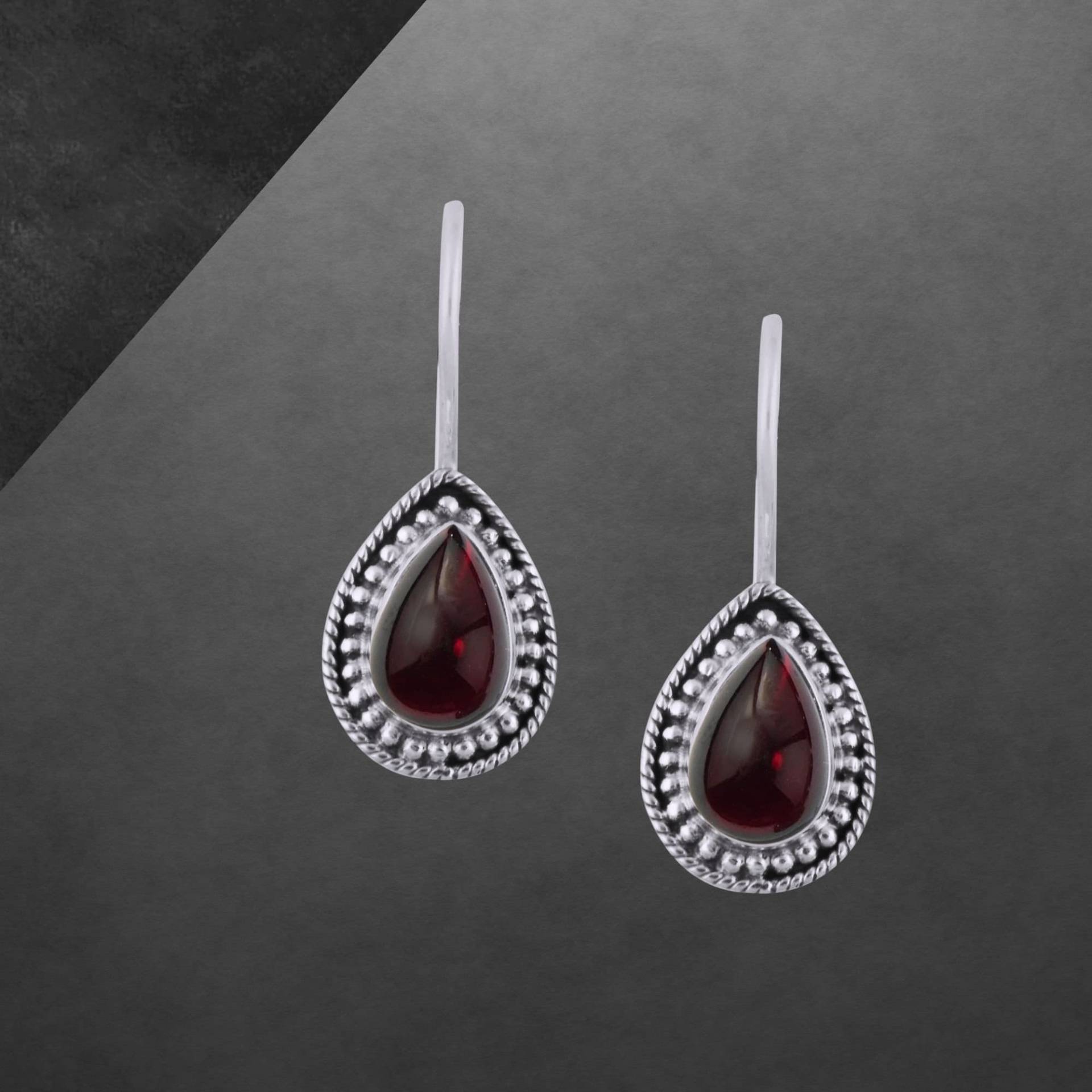 Granat Ohrringe 925 Sterling Silber, Geschwärzt, Cabochon, Haken Verschließbar, 444 Granat Ohrringe 925 Sterling Silber, Geschwärzt, Cabochon, Haken Verschließbar, 444 von ShivasSilver