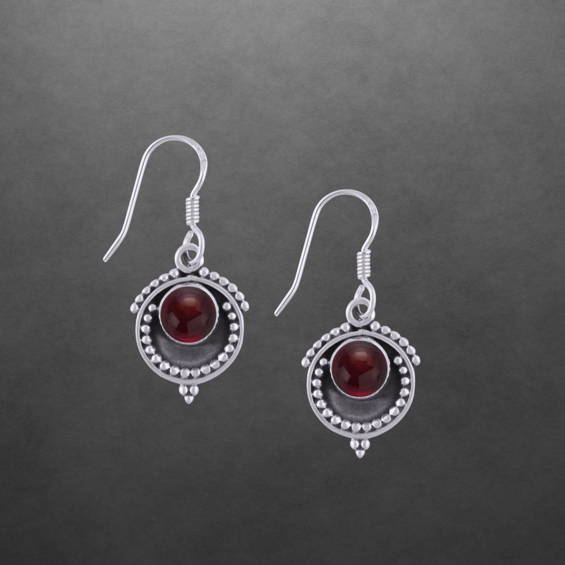 Granat Ohrringe 925 Sterling Silber, Geschwärzt, Cabochon von ShivasSilver