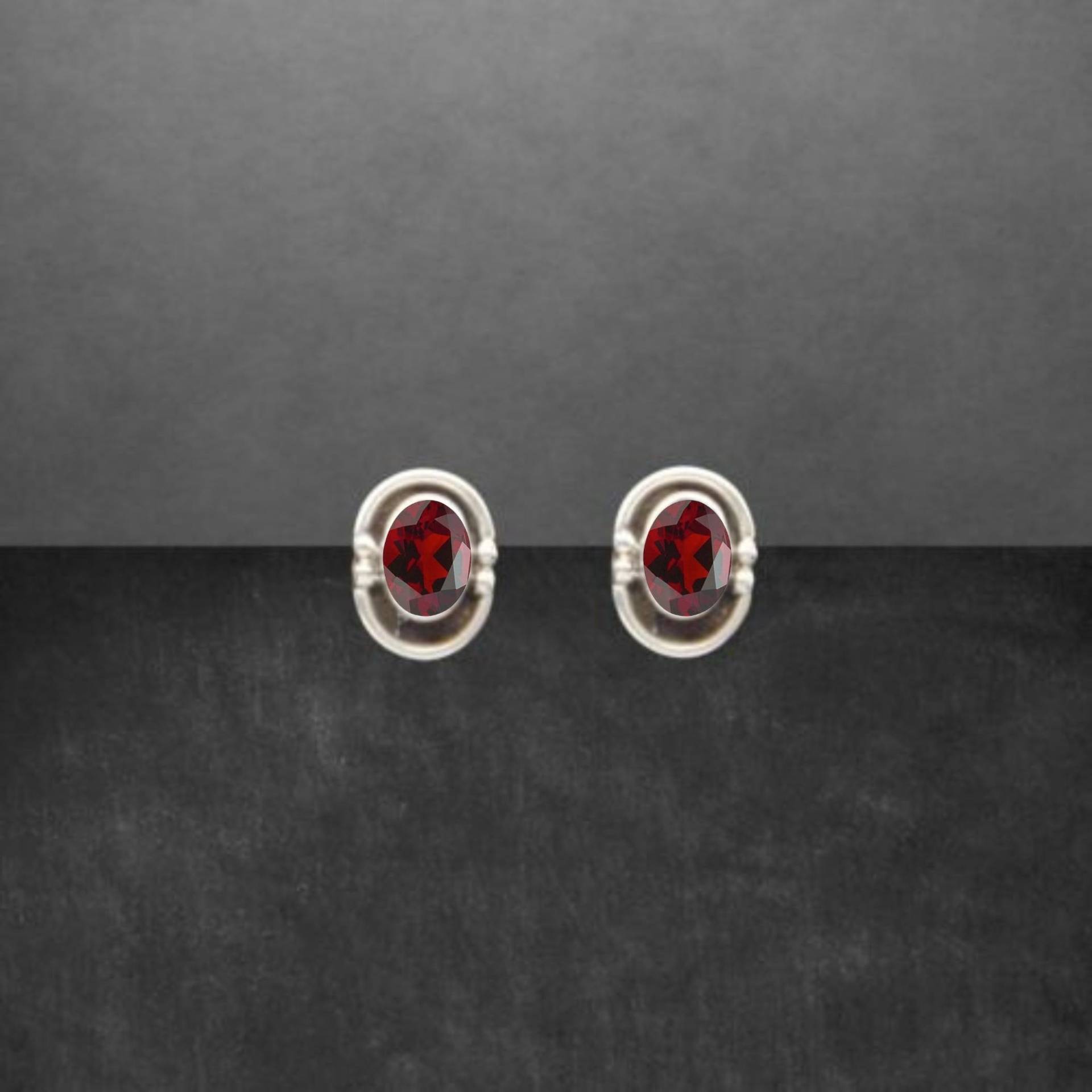 Granat Ohrstecker 925 Sterling Silber, Geschwärzt, Facettierte Steine, Geschenk Für Frauen von ShivasSilver