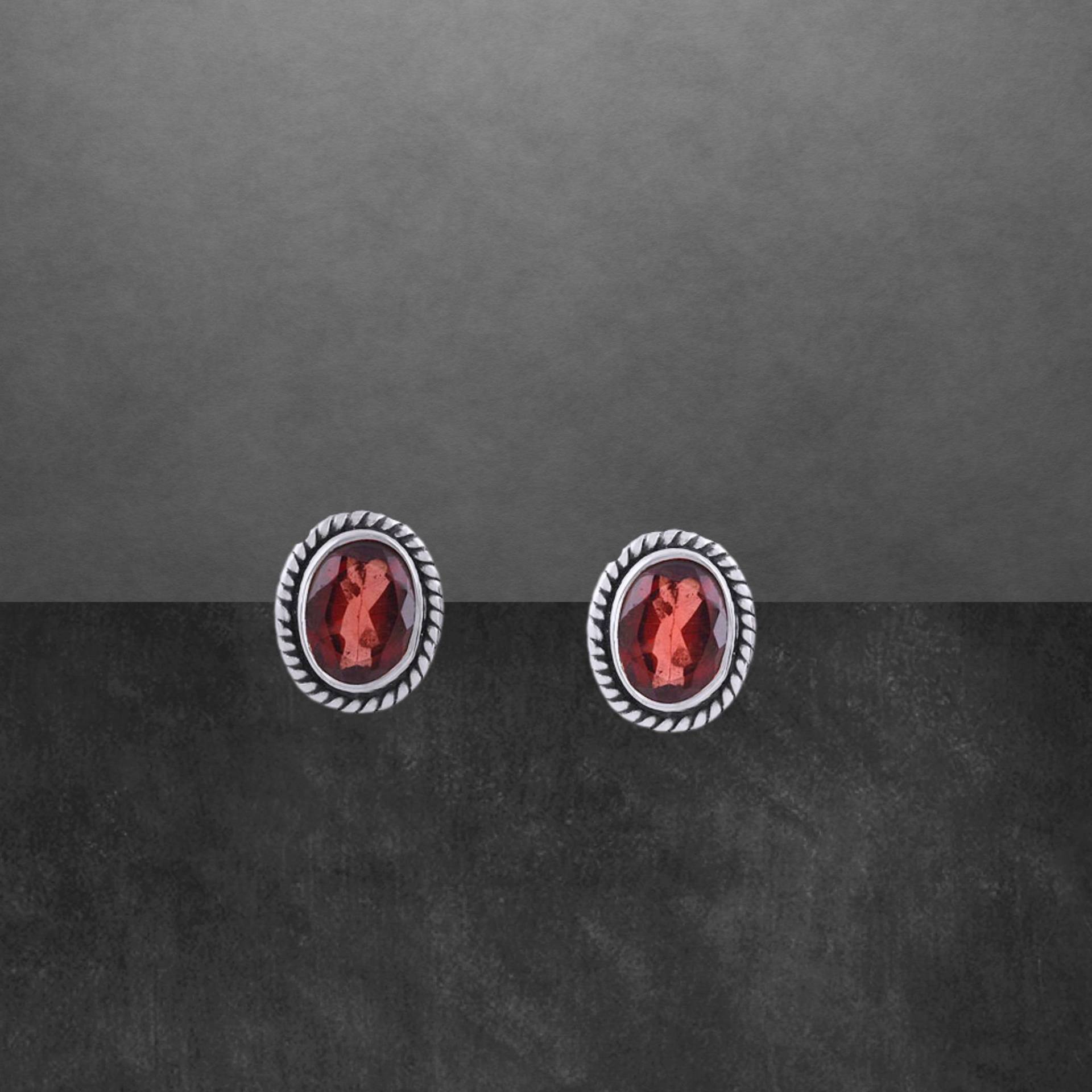 Granat Ohrstecker 925 Sterling Silber, Geschwärzt, Facettierte Steine Granat Ohrstecker 925 Sterling Silber, Geschwärzt, Facettierte Steine von ShivasSilver