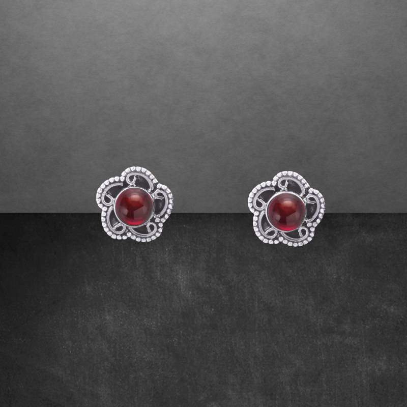 Granat Ohrstecker 925 Sterling Silber Geschwärzt, Cabochon, Blüten Design von ShivasSilver